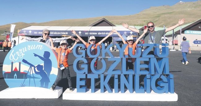 Teleskoplarla uzayı gözleyecekler